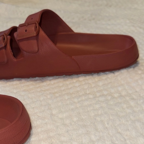 🩴 Express Rubber Slide Sandals – shade of Red, Size 12 - Picture 10 of 13
